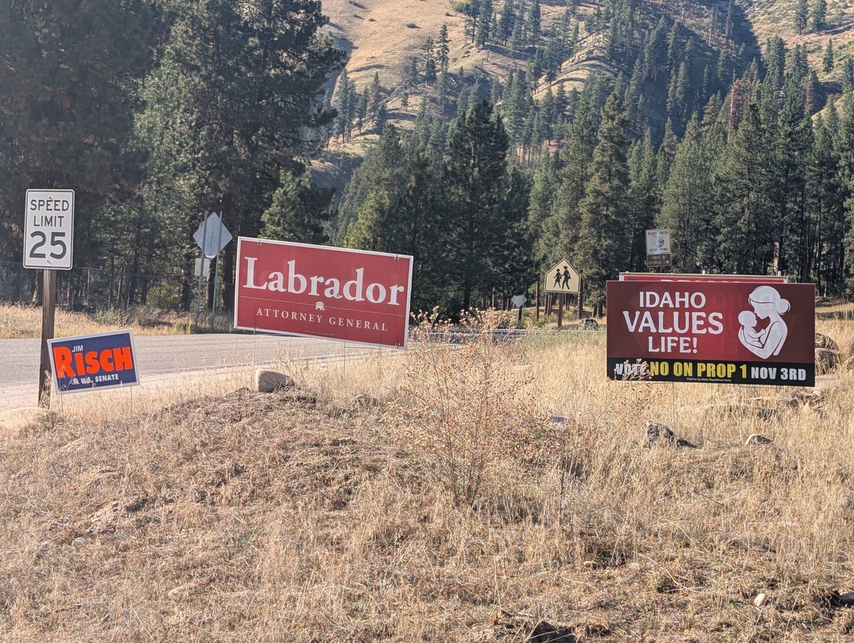 RaulLabrador4ID's tweet photo. Signs are going up all across Idaho!

After four years of fighting for Idaho families, defending our laws, and protecting our Constitutional rights, Idahoans are fired up to keep Idaho strong.

Got a Labrador sign? Send us a picture! Want a sign? Email us at info@raullabrador.com https://t.co/GQPAEeTIyC