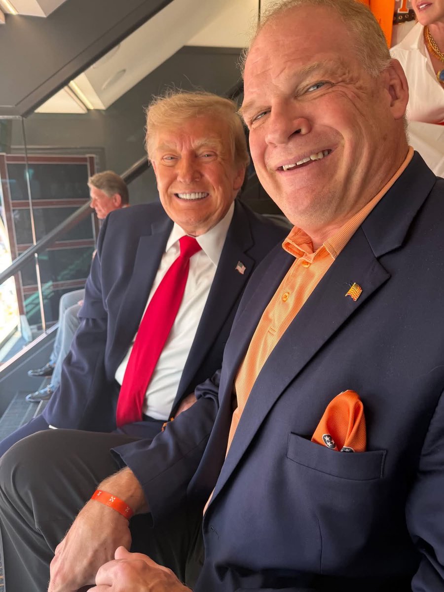 Bluestown901's tweet photo. President DJT catching the Game with the Mayor of Knox County- KANE ! 👊🏻😎🇺🇸 https://t.co/NukXC05cGs
