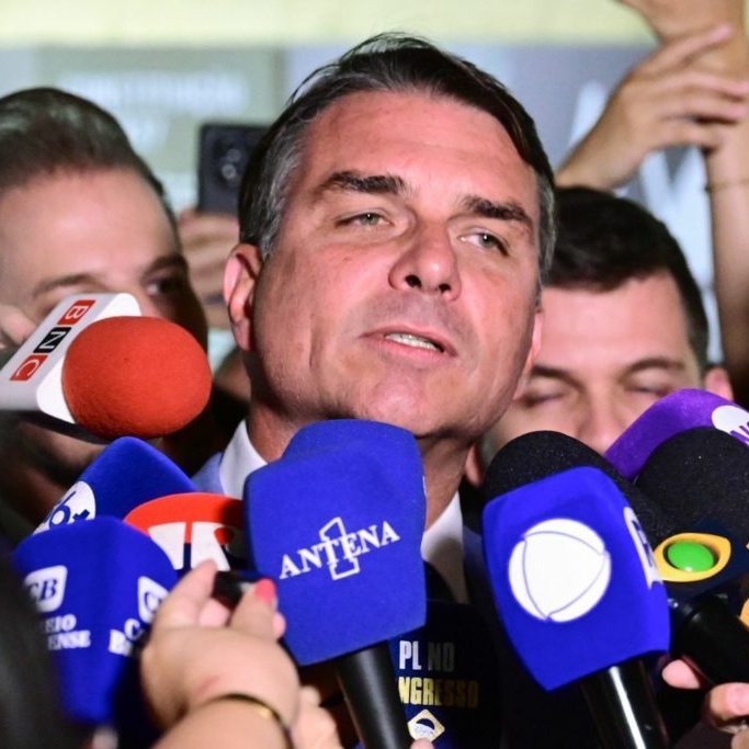niltonramoss's tweet photo. Alguém já notou que os maiores casos de corrupção atualmente no Brasil o nome @FlavioBolsonaro aparece?
Caso INSS, Banco Master, Rachadinha, Dark Horse, Rodrigo Bacellar, orientador intelectual do Comando Vermelho (RJ). Flávio Rachadinha foi https://t.co/65Ph2cH4TE