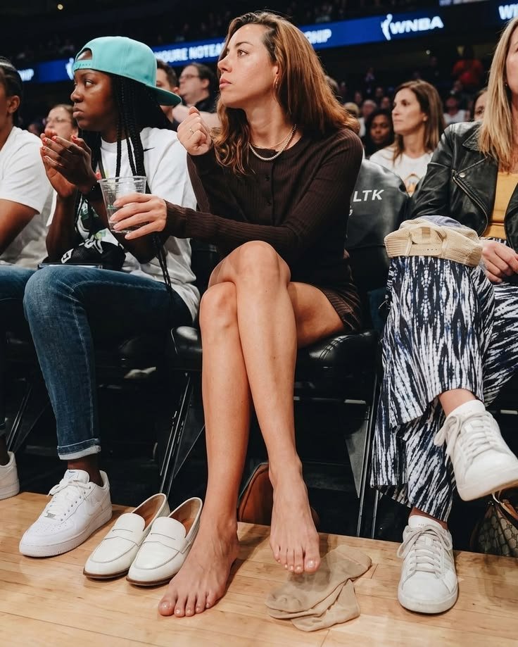 cineculture_x's tweet photo. Aubrey Plaza enjoying a WNBA game courtside at Barclays Center in Brooklyn, New York.

The actress and comedian is a longtime basketball enthusiast who played competitively in her youth and later joined the Los Angeles recreational league featured in the documentary The Pistol Shrimps.