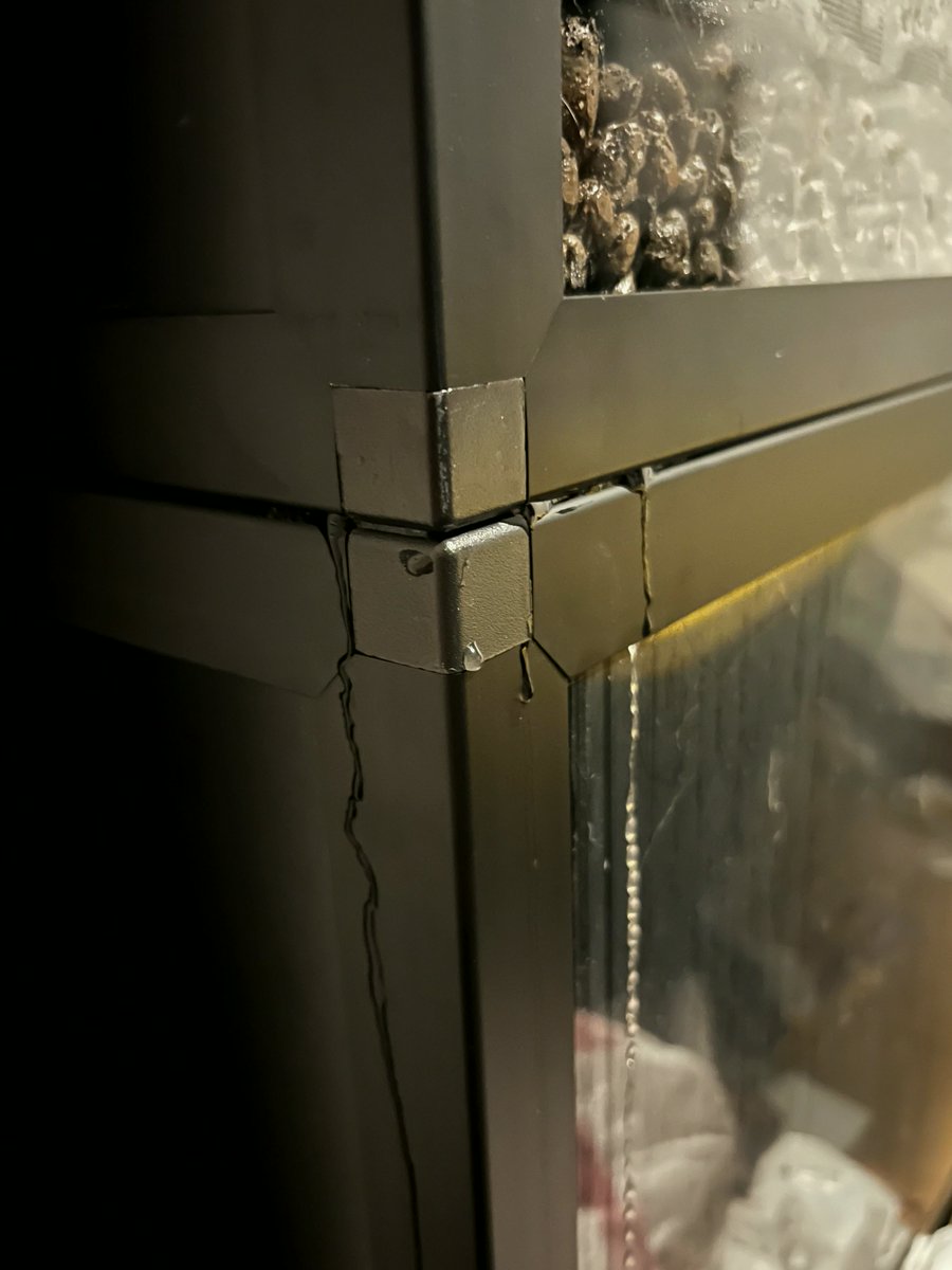 DonnaAdamsg1no's tweet photo. Please tell me there’s a way to seal this from the outside
#FunnyVideos #PILSERIESEP3 https://t.co/eb1AYCRf6I