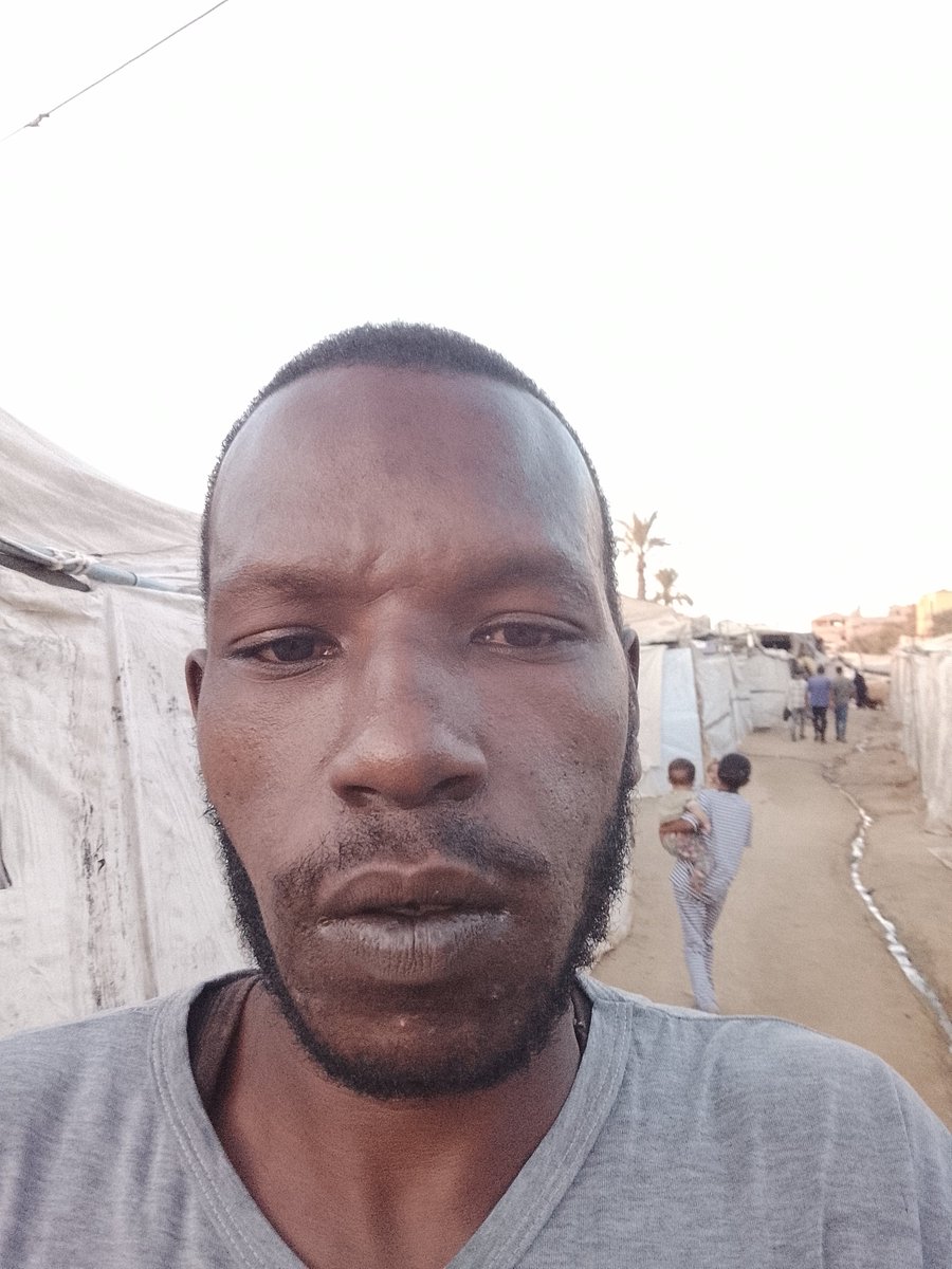 RamiUbaid97990's tweet photo. I am a Black Palestinian ✊
We are not terrorists.
We are forgotten, starving, and displaced 💔
All we ask for is dignity, freedom, and life.🍉🇵🇸🕊️
"Justice knows no color. Stand with the Black community in Palestine🇵🇸✊🏽✊🏽
https://t.co/E7TbF8Q075 https://t.co/zPQ9WNCBly