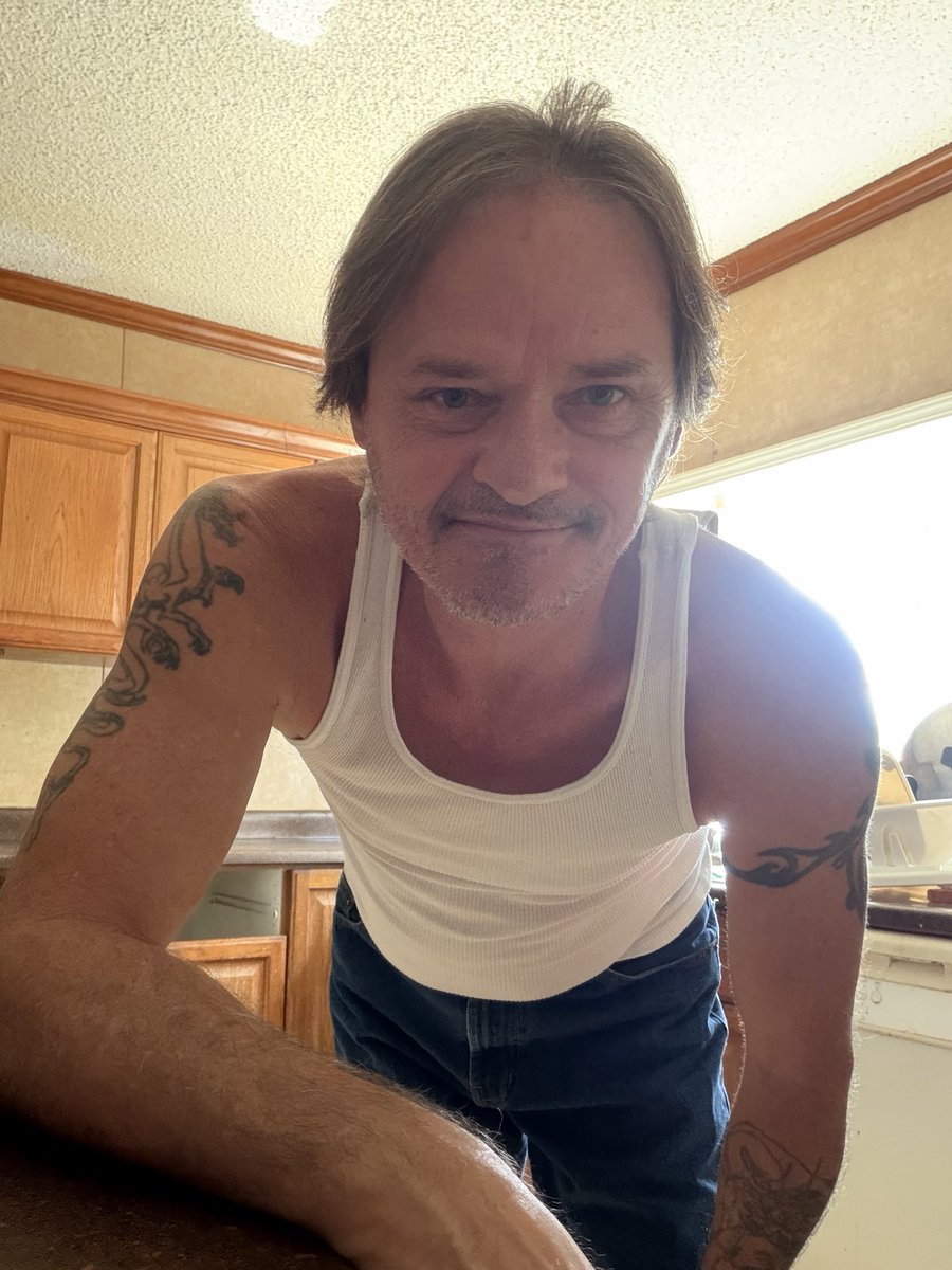 weldburns3's tweet photo. @RileyAnderwuwgx I'm 56❤️ https://t.co/nv4e8c2lJS