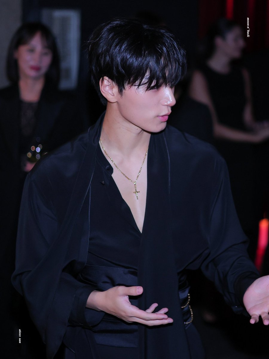 snniesque's tweet photo. a prince. https://t.co/sIJa3NdiWR