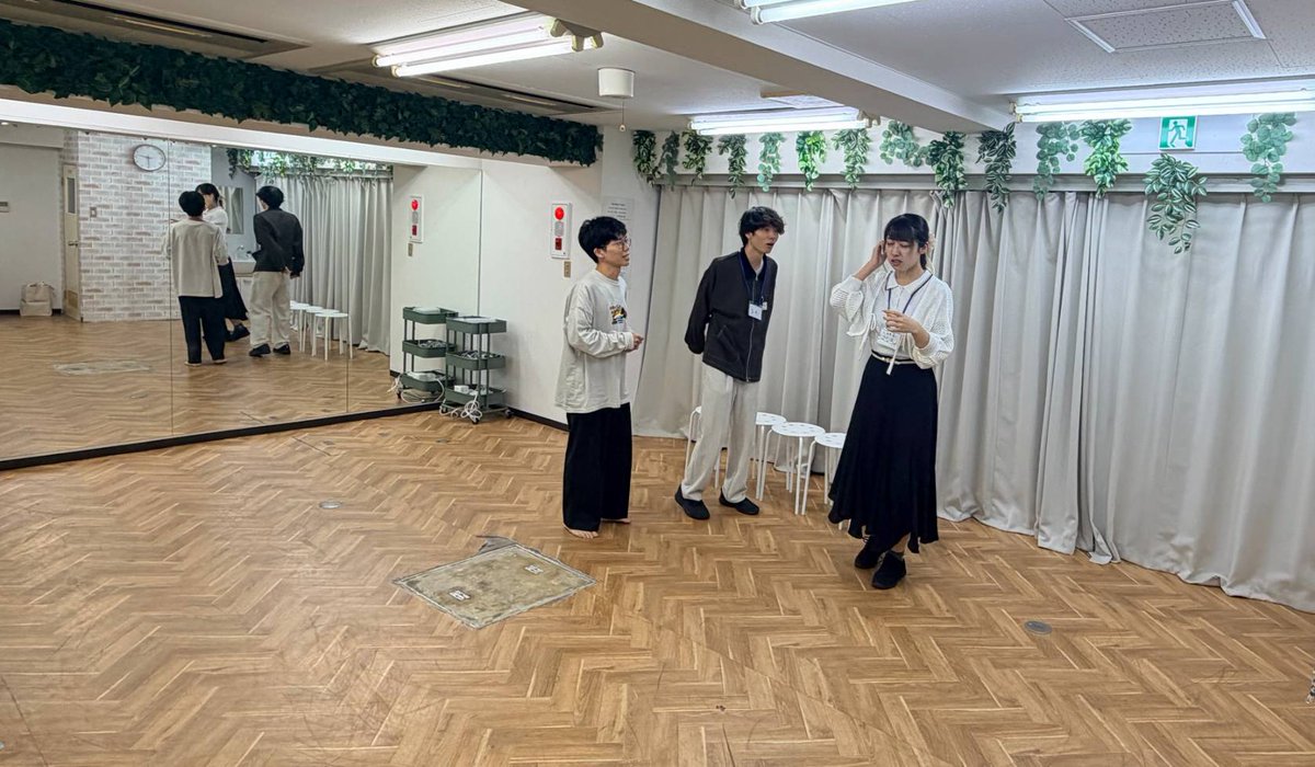 tk46u's tweet photo. 芝居仲間たちとワークショップ。

その場でやるワークを柔軟に変えていきます。
それがまた、即興性があって楽しい。

どんなワークが身体に馴染むのか、
みんなの変化を見つつ試行錯誤しています。 https://t.co/tbaQumckj0