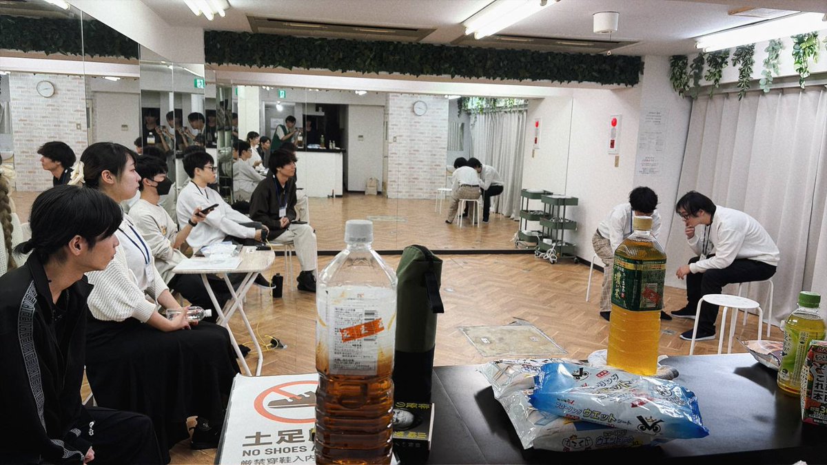 tk46u's tweet photo. 芝居仲間たちとワークショップ。

その場でやるワークを柔軟に変えていきます。
それがまた、即興性があって楽しい。

どんなワークが身体に馴染むのか、
みんなの変化を見つつ試行錯誤しています。 https://t.co/tbaQumckj0