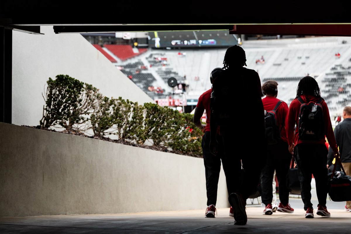 GamecockFB's tweet photo. The Gamecocks have arrived 💼 https://t.co/iHv6imGsi4