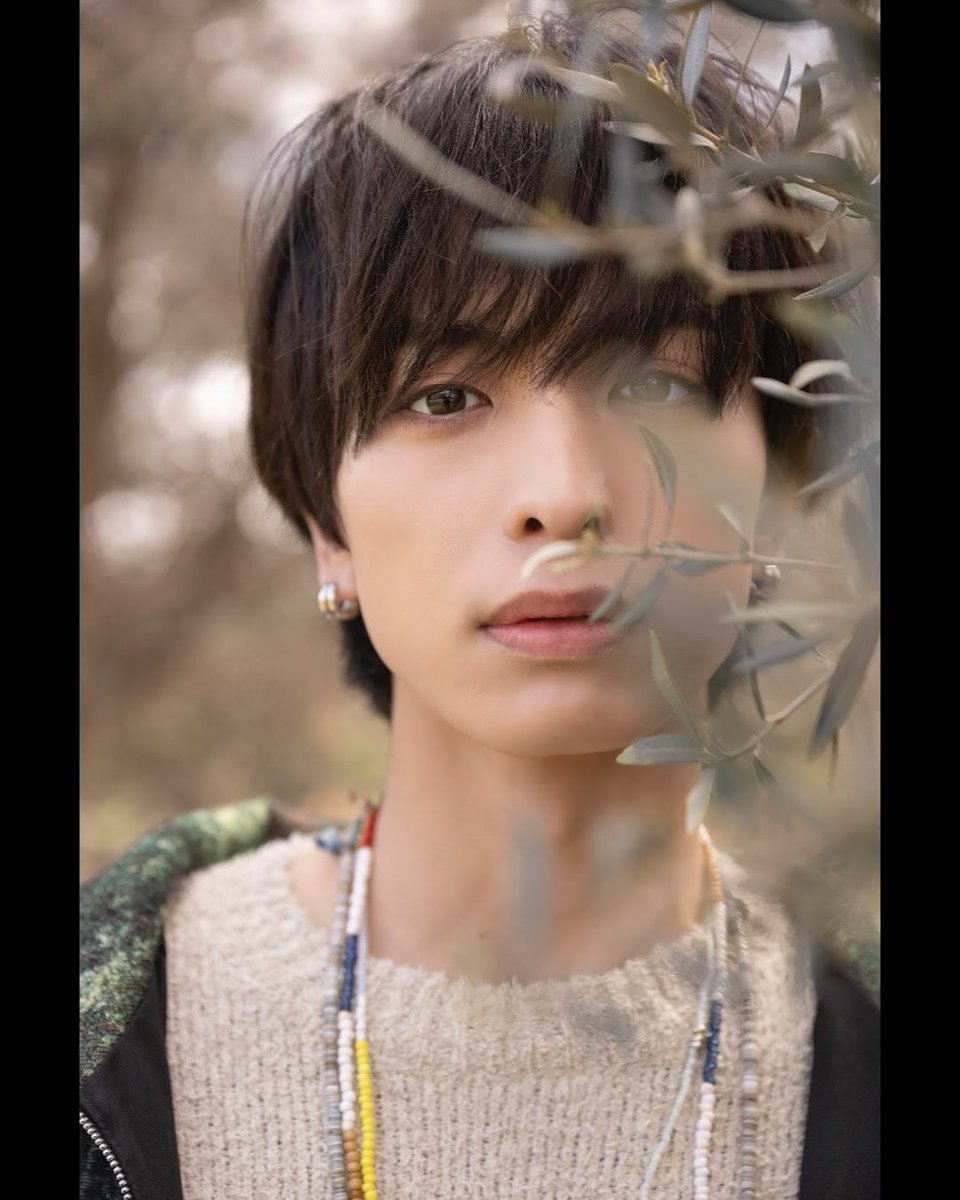 donna_9bsru's tweet photo. 1st写真集のタイトルと先行カットが発表されました。タイトルは「Palette」、発売日は5月30日(金)です。
あわせて発売イベントも決定しており、5月31日は東京、6月1日は大阪で実施します。
予約は受付中で、公式Xアカウントも開設しました。よろしくお願いします！ https://t.co/zmUNaeprN4