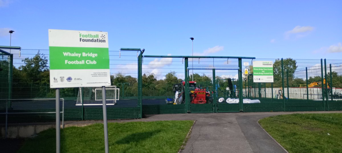 smilerhopper's tweet photo. #groundhopping #derbyshire #highpeakdistrict at Whaley bridge memorial park for @whaleybridge v @Stretford Paddock in the @cheshireleague div 1 #leaguecomplete ☑️
Game number 106 with @spireitepete
& JP #newgroundalert
Step 8 post n rail dugouts hard standing cover teabar https://t.co/pPRQ3mwyz1