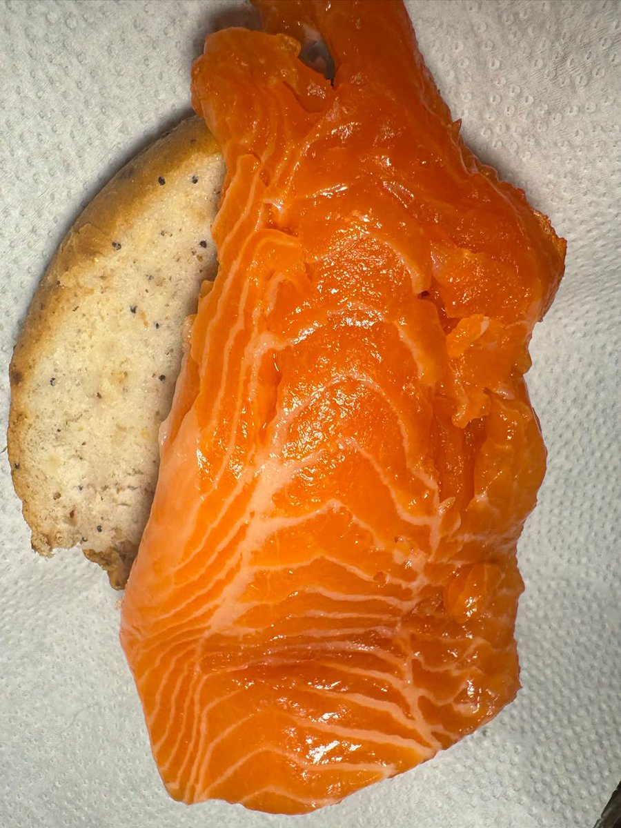 paulinepark's tweet photo. I'm trying to shrink my enormous grain belly with a grain-free dinner of raw wild salmon on a gluten-free bagel, organic curly kale & a mandarin orange; j'aime le saumon sauvage~! #laks #lax #Lachs #saumon #salmone #somon 연어 (yeon-eo) 🐟
https://t.co/SBwKpBhCqP https://t.co/kcikvTcmvY