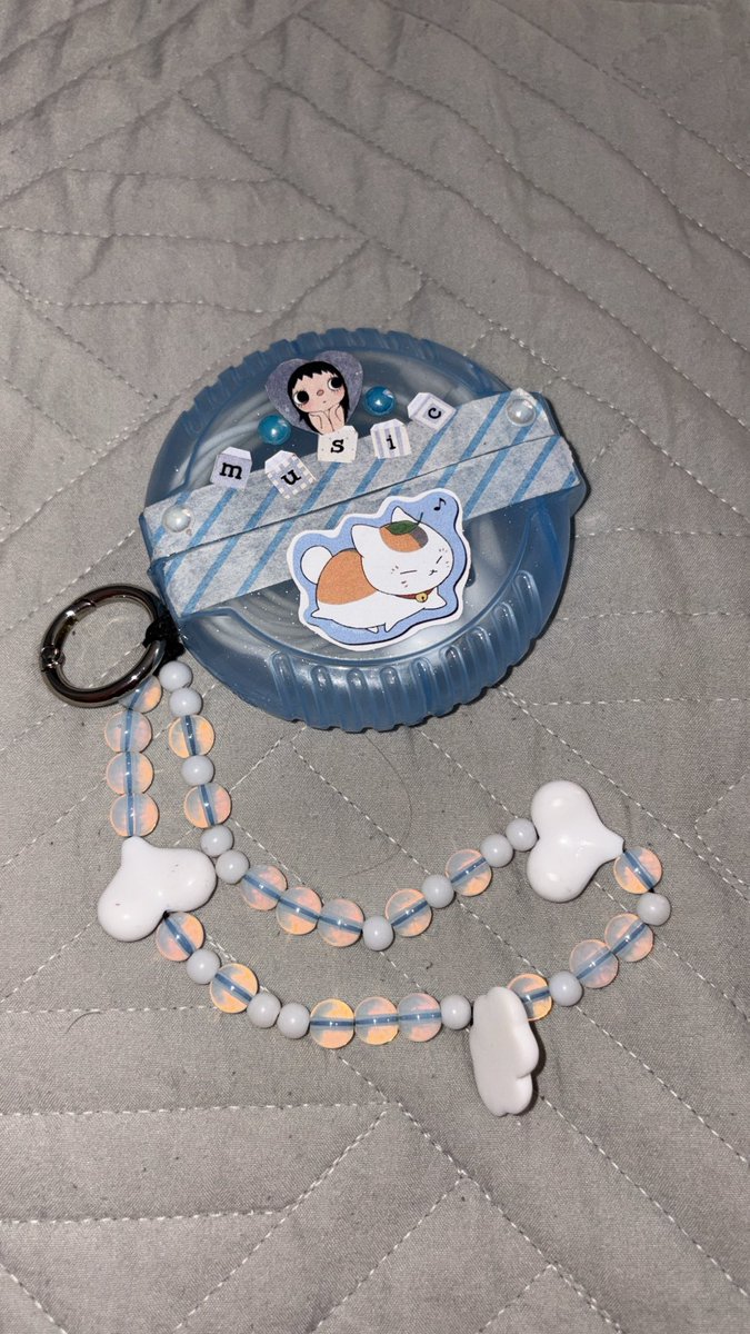 _honeyangl's tweet photo. I made this for my EarPods hehe https://t.co/Qrw4c5Nbtc