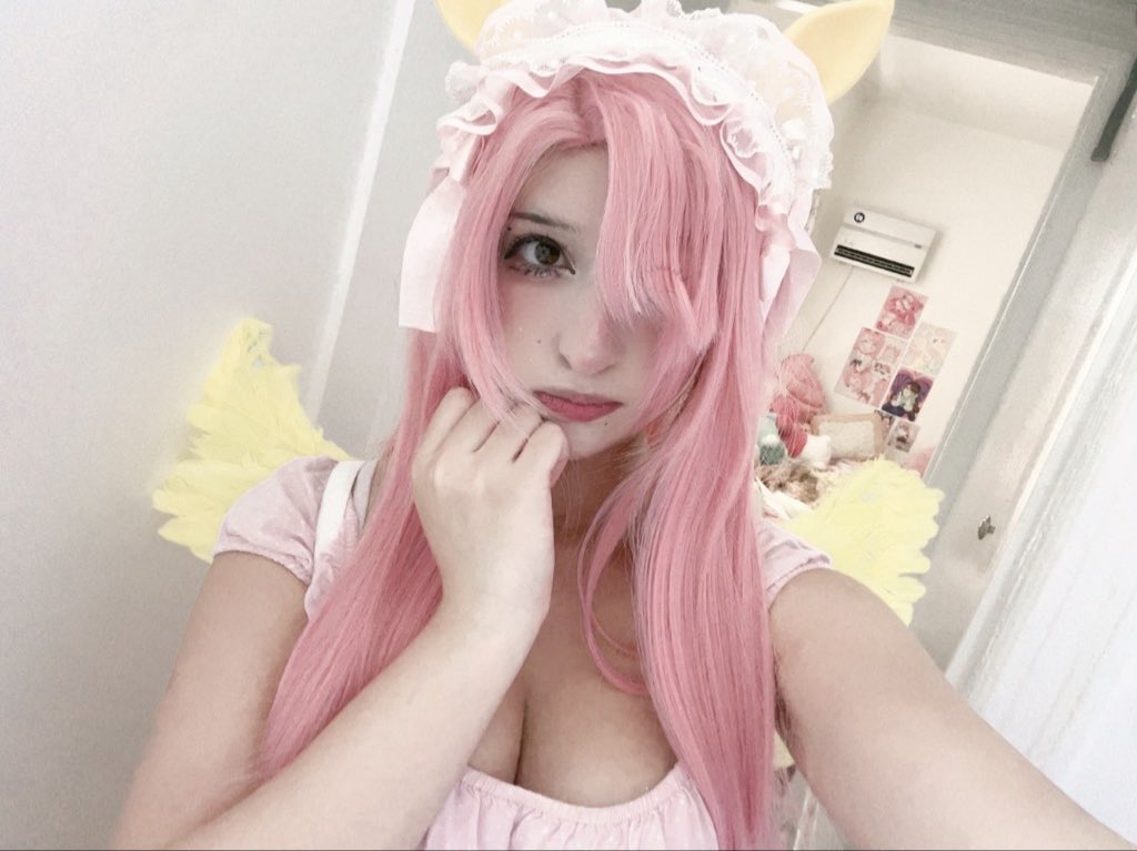 purrfectmeowie's tweet photo. Fluttershying it rn https://t.co/OkIhfBf1Ha