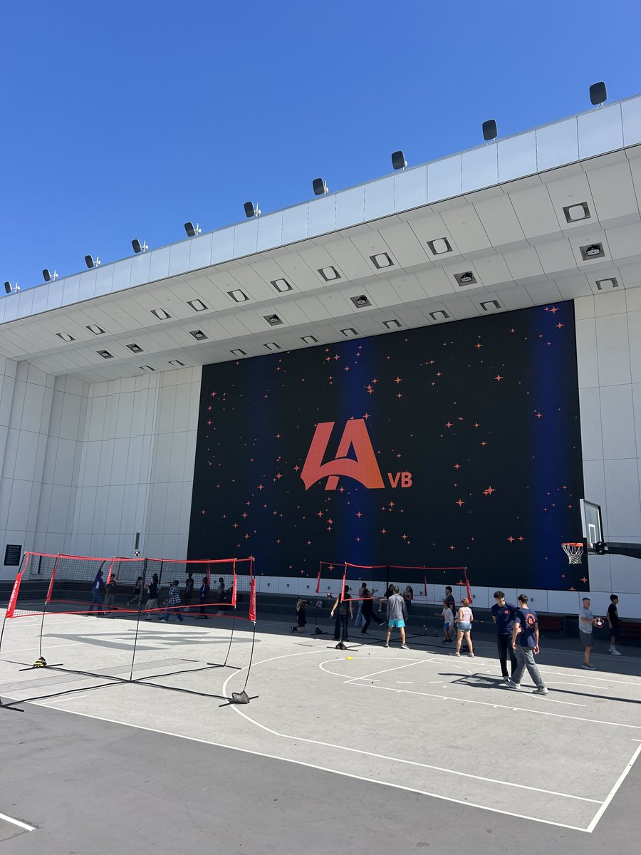 alexisohanian's tweet photo. Today was our first official @lovblosangeles LA ORBIT FAN FEST! Thanks to all of you who turned out; and a giant thank you to our Day Ones, the season ticket holders who got to pick their seats at Intuit. We're excited to build this with you all. https://t.co/Y7S1Z2s2uu