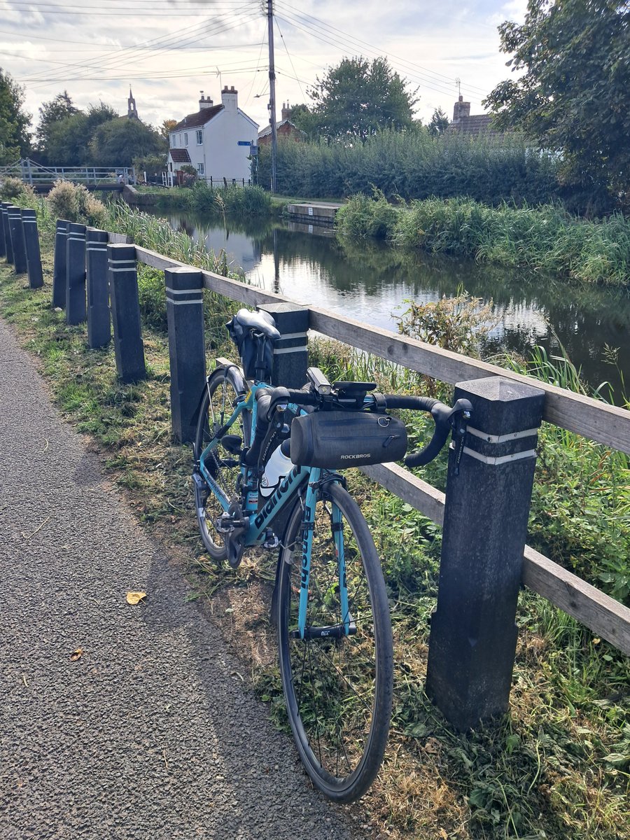 CB_cycles's tweet photo. Out on the Bianchi again this morning in the sunshine. More exploring Taunton's cycle paths, Hankridge nature reserve and stumbled upon a derelict Nerrols Farm. Also discovered Staplegrove road is closed to everyone (that includes bikes) #cycling #Bianchi #morningride https://t.co/LDAS9mFl2O