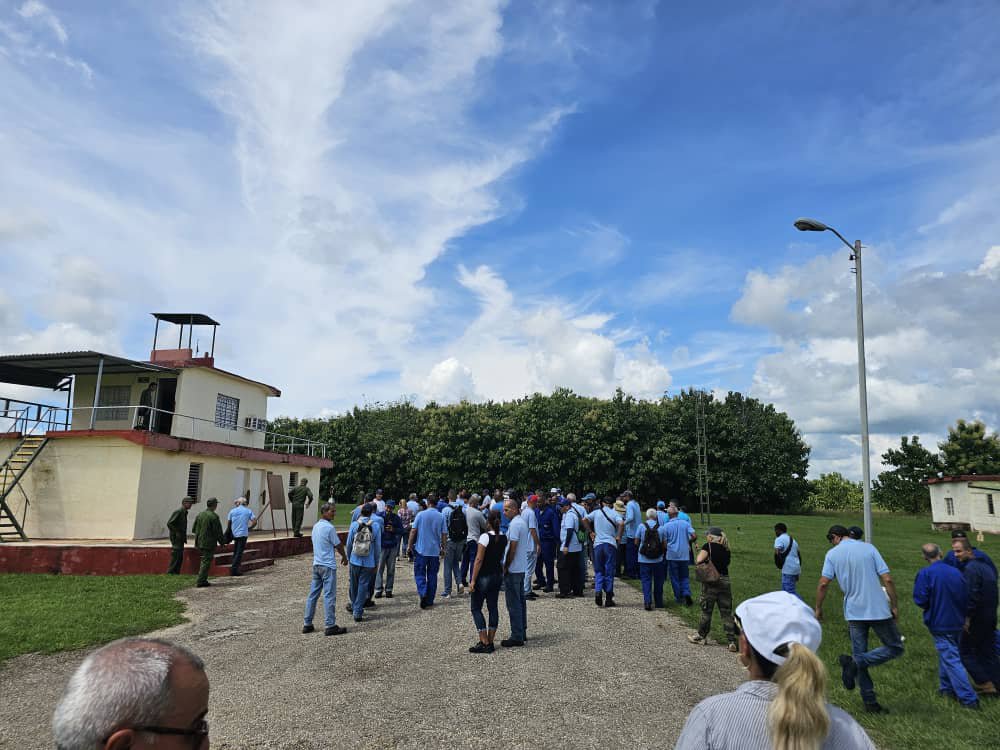 MaydelinRa's tweet photo. Presente #Etecsa_Mayabeque en el Día de la Defensa.
#EtecsaConCuba 
#Mayabeque https://t.co/w3vMuLhGqJ
