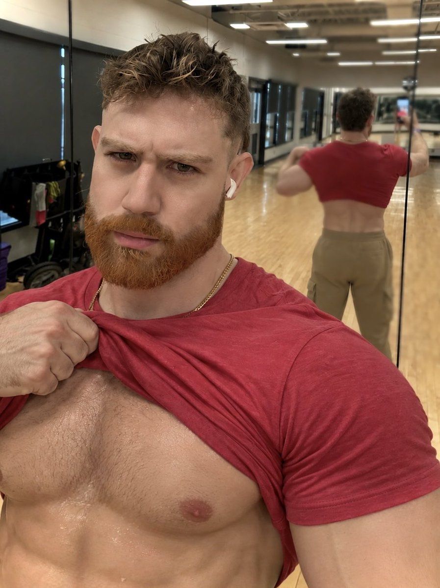 Maxvillon9n1's tweet photo. @maxivillion  training done… and definitely got a little sweaty. 😏 https://t.co/QnoHZrEOrf