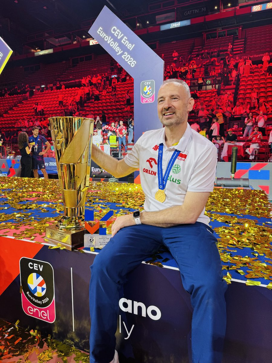 polsatsport's tweet photo. UŚMIECH 🥹✅

Nikola Grbić z pucharem #EuroVolley 🏆 https://t.co/o7l87TO2WZ