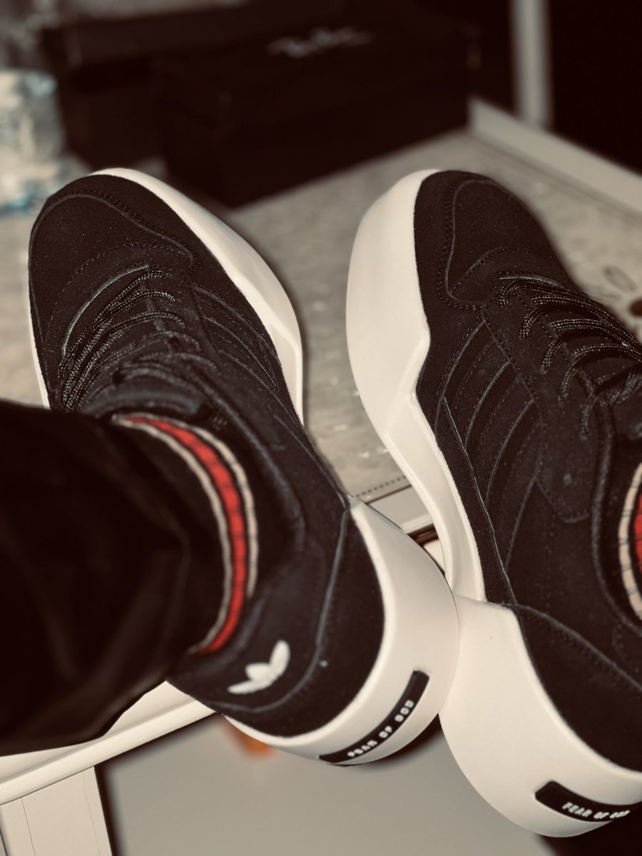 saintVincent001's tweet photo. Laced up for the night….🕺🏽

Ready for the nightlife…..🍾 https://t.co/kswmLk38r0