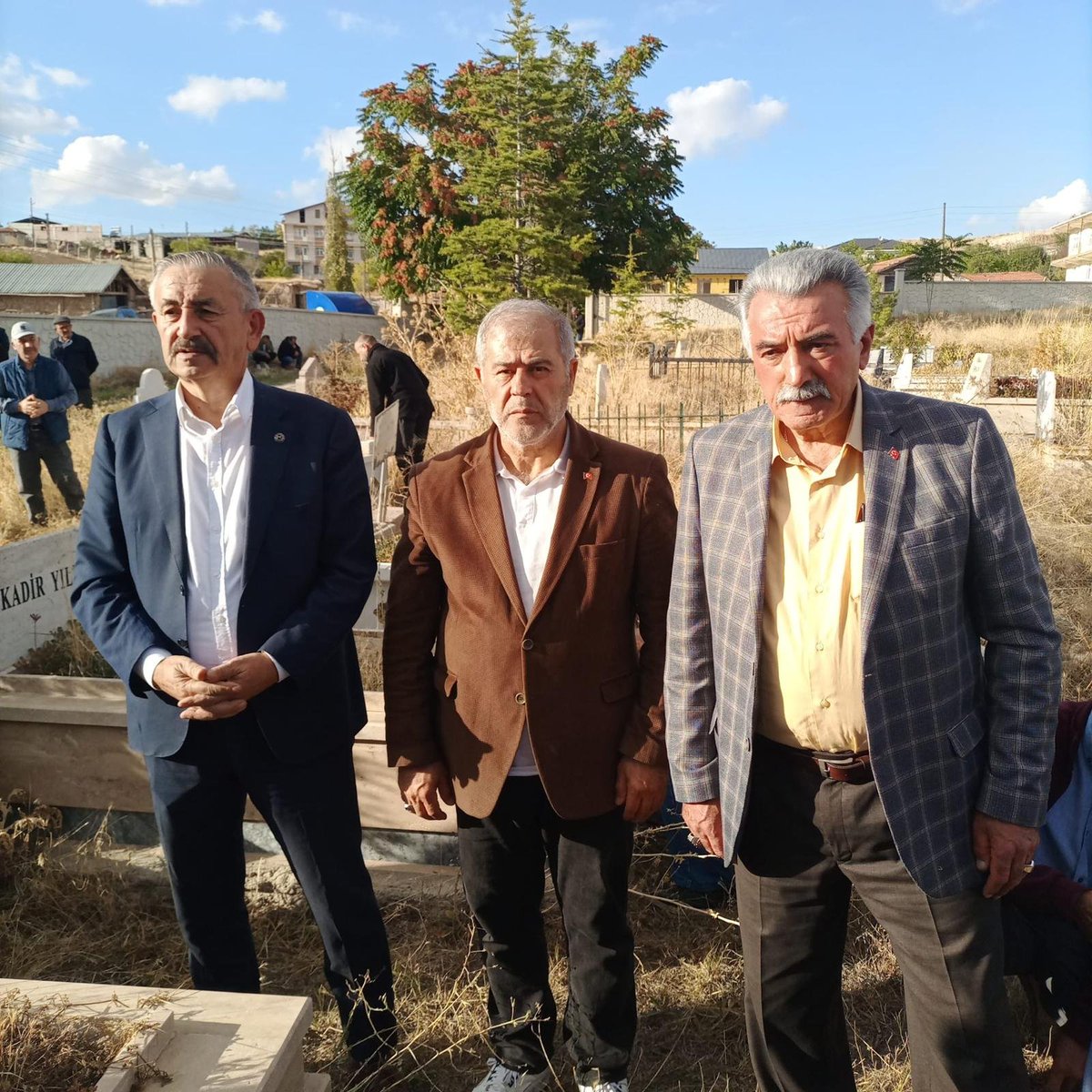 mhpgolbasi's tweet photo. Yönetim Kurulu Üyelerimiz, Topaklı Mahallemizden Merhum Miraç Yurttaş'ın cenaze merasimine katılım sağlamışlardır.
Merhuma Cenab-ı Allah’tan rahmet; ailesine, yakınlarına ve sevenlerine başsağlığı ve sabırlar dileriz. https://t.co/cXzNWjttc2