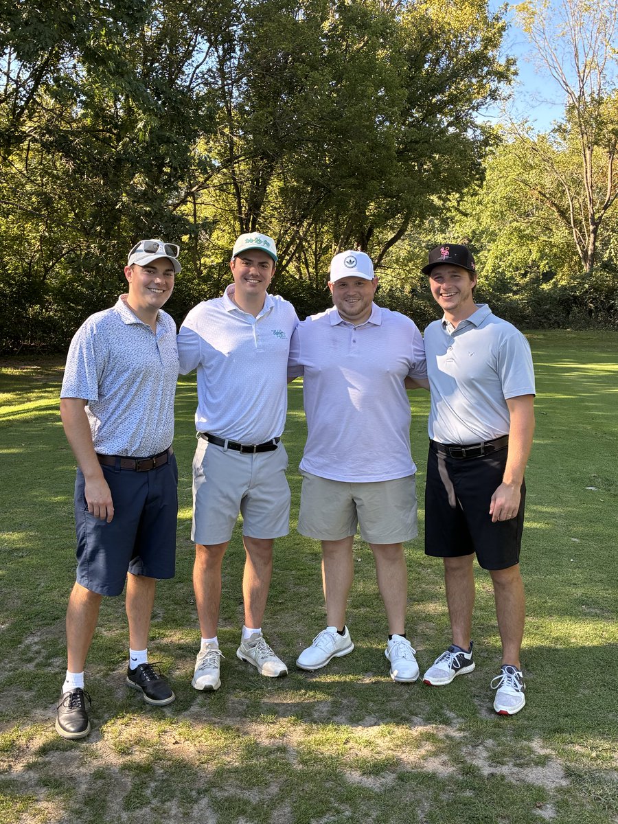 TigerBaseball17's tweet photo. Favorite part of our Golf Outings is seeing Tiger Baseball Alumni:
2015: Zach Witt (Golf), Dylan Bryant, Joe Michel, Jacob Totman
2019 (and 2018 State Champion): JJ Woolwine
#TigerBaseballFamily
#OnceATigerAlwaysATiger https://t.co/gA4r2YZcjd