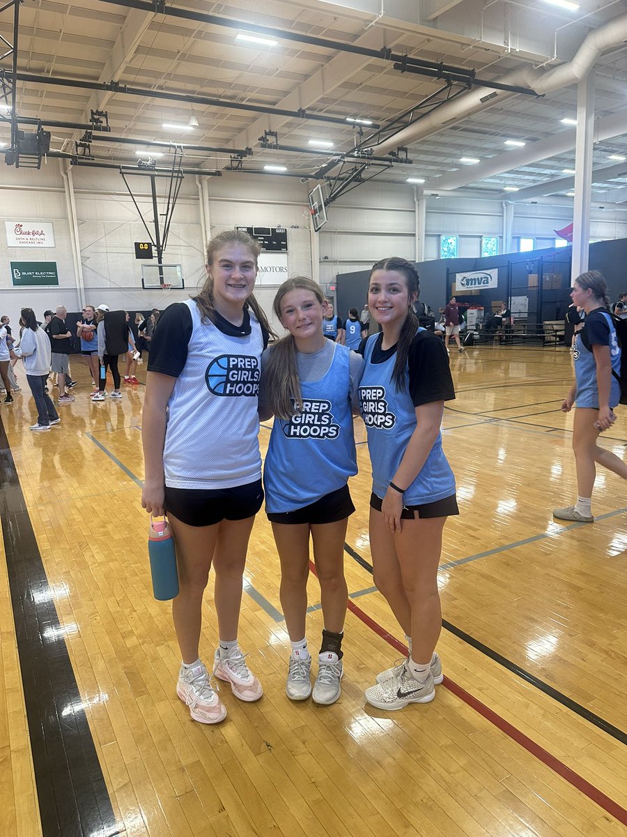 TeaganDean03's tweet photo. Thanks for a great camp @PGHMichigan @CoachEvanBell @CoachEmilyPGH @pgh_Danyle . Looking forward to the next one! 

@HaydynTenBrink @longbreslyn14 @MIpremierbball @MPremierS402029 https://t.co/kzYJzMDsJL