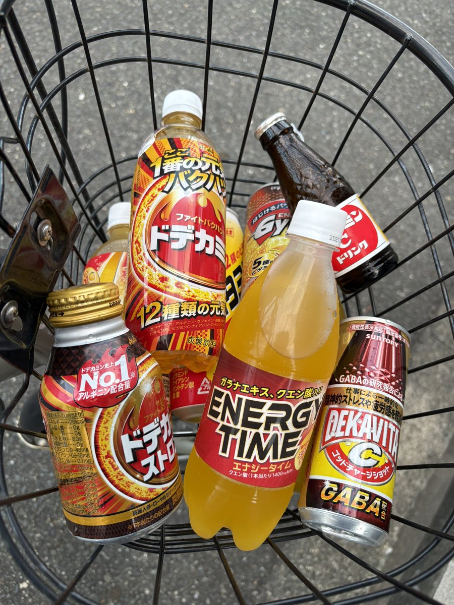 nk75_y's tweet photo. 息子っちと自販機巡って黄色いドリンク𝑮𝑬𝑻
味の違いを楽しみました(   ◜௰◝    ) https://t.co/8ngPoySi0K