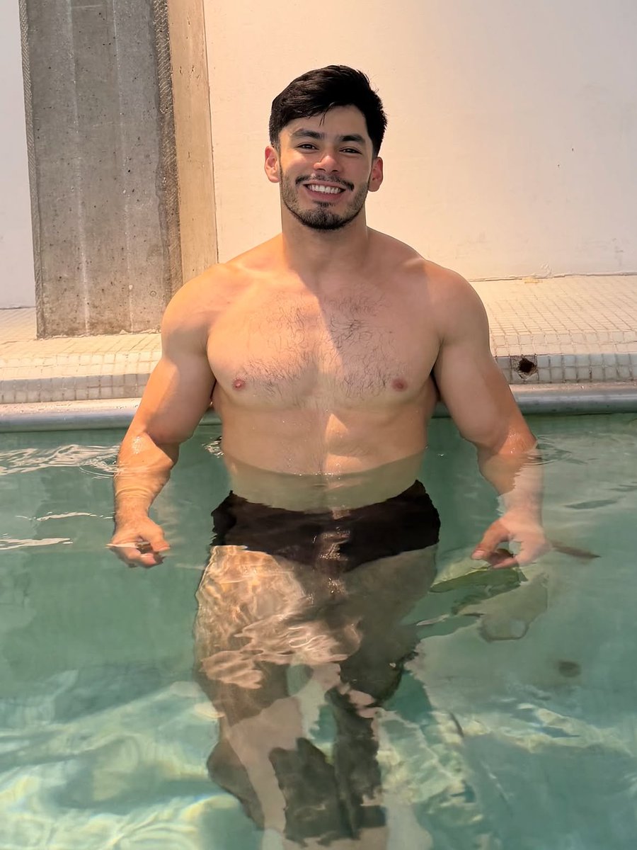 sololatinos25's tweet photo. Jorge Cardenas en instagram 😍 https://t.co/7rrUrZkQgn