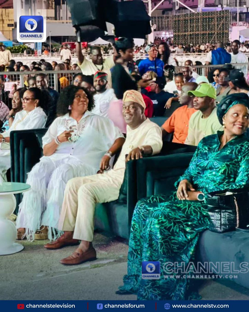 channelstv's tweet photo. Nollywood crime thriller Black Market has broken the Guinness World Record for the largest attendance at a film screening in a single location, with more than 51,000 people watching the movie at Tafawa Balewa Square (TBS), Lagos.

The record-breaking screening took place on Saturday as thousands of movie lovers gathered at the Lagos venue for the highly anticipated premiere.

https://t.co/n1nsBSifRx