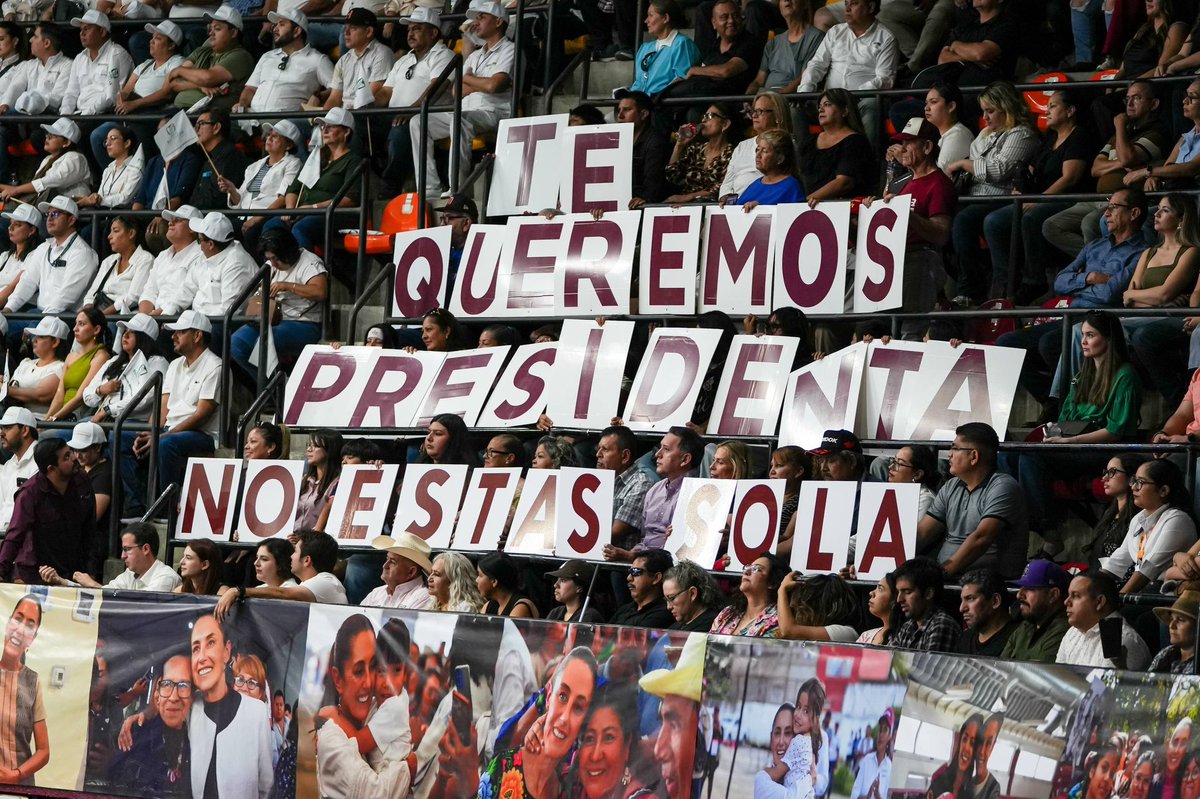 PaulinaOcanaE's tweet photo. ¡Siempre es un gusto tener a nuestra presidenta, la Dra. @Claudiashein, en Sonora! 🇲🇽

En estos dos años nos ha demostrado que se puede gobernar con honestidad, resultados y, sobre todo, con amor al pueblo y a la patria. Y en Sonora lo vemos en nuevas carreteras, hospitales, vivienda y la universalización de las becas para estudiantes de universidades públicas.

Gracias, Presidenta, por todo su respaldo y por hacer equipo con nuestro gobernador @AlfonsoDurazo para que la transformación siga llegando a las familias sonorenses.

#HonestidadYResultados