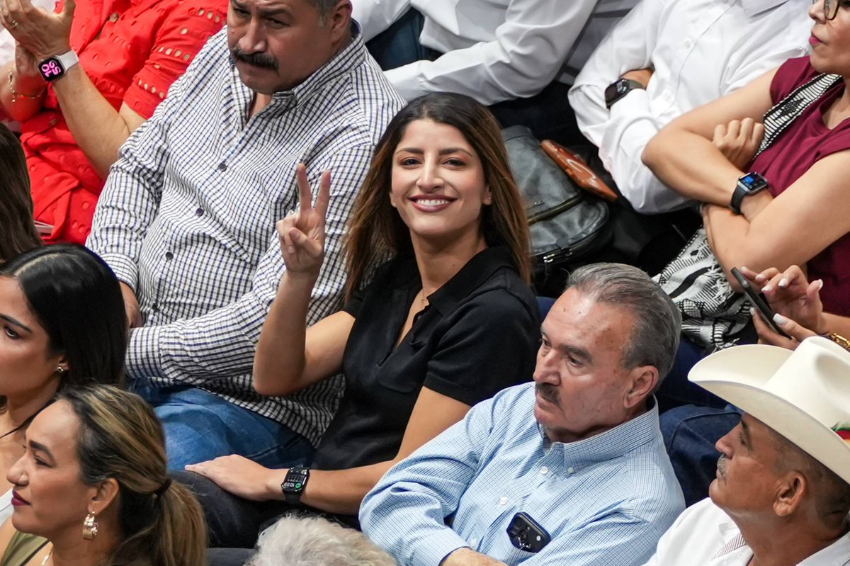 PaulinaOcanaE's tweet photo. ¡Siempre es un gusto tener a nuestra presidenta, la Dra. @Claudiashein, en Sonora! 🇲🇽

En estos dos años nos ha demostrado que se puede gobernar con honestidad, resultados y, sobre todo, con amor al pueblo y a la patria. Y en Sonora lo vemos en nuevas carreteras, hospitales, vivienda y la universalización de las becas para estudiantes de universidades públicas.

Gracias, Presidenta, por todo su respaldo y por hacer equipo con nuestro gobernador @AlfonsoDurazo para que la transformación siga llegando a las familias sonorenses.

#HonestidadYResultados