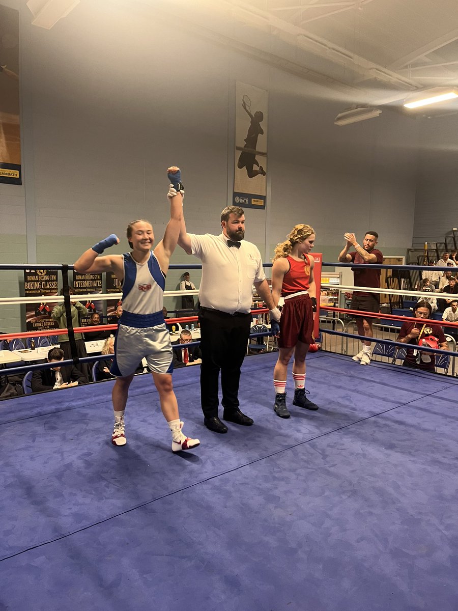 mosssidefirebox's tweet photo. Amy wins unanimously on points https://t.co/fczAZW8vTO