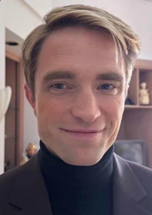 pattinsonactor's tweet photo. robert is a cat 😺 https://t.co/bHm4aA2REA