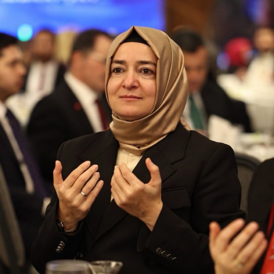elifideali's tweet photo. 🔴 HÜDA PAR GİK Üyesi Muhsin Şenol:

“Bakanken ülkeyi manevi olarak, bakanlıktan sonra maddi olarak çökertti.” https://t.co/7WDC8xJx77