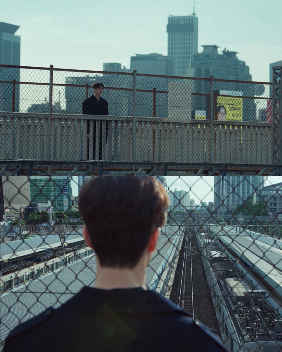 kdrama_outofbox's tweet photo. First he was staring into space at oncoming trains and then he was lost in thoughts in front of a bridge. Kang Pio’s depression has been off the roof lately. He finally made a breakthrough and came out of his “slump” only to find out what his mom did to Jeongyo. Those he care about are manipulating him emotionally and holding him hostage with their own schemes. It’s so cruel and I fear he might break. Like fk that Piano, someone get this man some help! I really hope he’s not going to attempt suicide .💔💔

#FourHandsTwoSonatasEp9