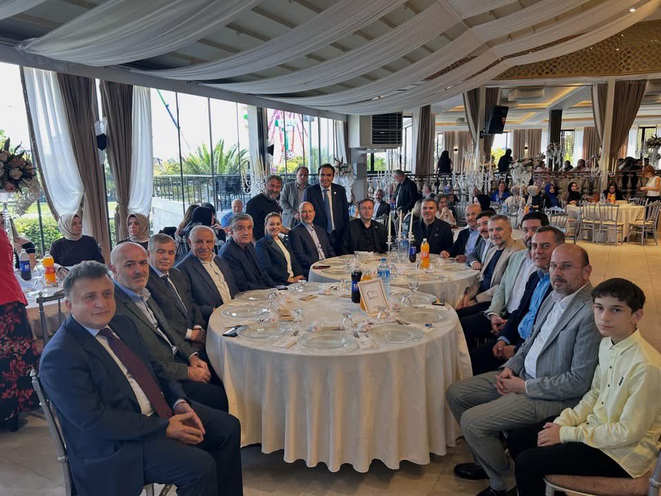 CamurMehmet123's tweet photo. KAS-DER Genel Başkanı Sayın Rahmi Sezer’in kıymeti kızı Buse ile Emin kardeşimizin evliliğe ilk adımı attıkları bu mutlu günlerine katıldık…

Önceki dönem İçişleri Bakanımız ve İstanbul Milletvekili Sayın Süleyman Soylu ve Kastamonu Milletvekili
Sayın Serap Ekmekçi’nin çiftin nişanlarını taktığı bu güzel günde kıymetli hemşerilerimizle de bir araya gelmenin mutluluğunu yaşadık…

Buse ve Emin’i tekrar tebrik ediyor, Sezer ve Orman ailelerine hayırlı olsun diyorum …

Rabbim tamamına erdirsin….

📍BAYRAMPAŞA