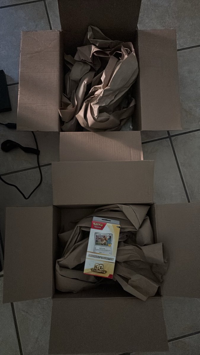 mengeeno's tweet photo. @dicks

I won a drawing for an ETB and a Knockout box. 

Why are yall sending them in separate boxes?

Stop being greedy charging for shipping twice instead of putting two small boxes in one order 🤦🏽‍♂️ https://t.co/Fiy1IqnoLz