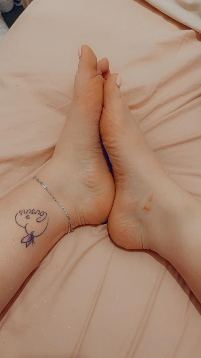tryme100h's tweet photo. Don’t you just love pretty feet with an anklet https://t.co/FD1d6EgKXY