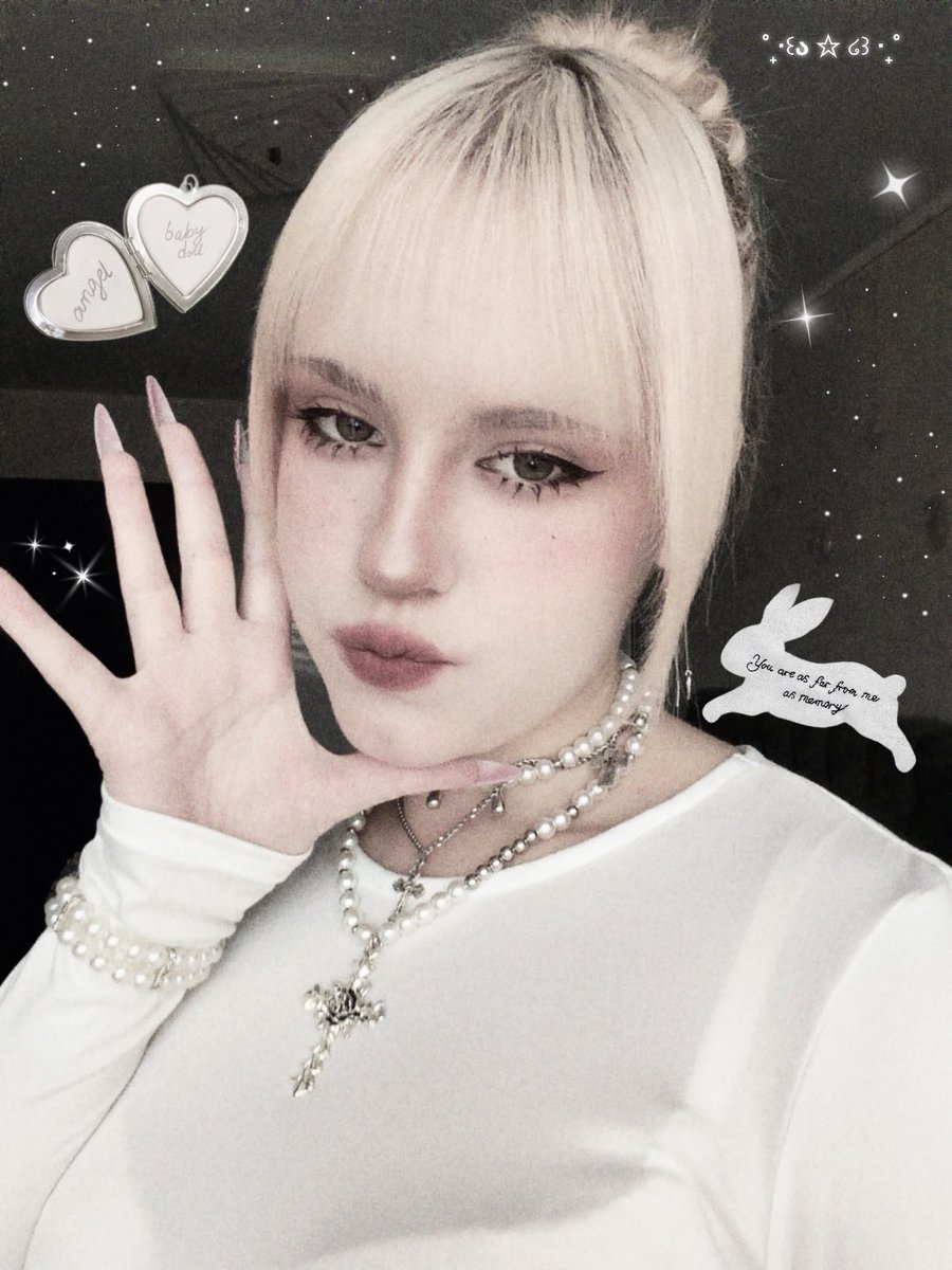 vanil1adoll's tweet photo. поч мне не идут высокие причёски, я хочу в школу с таким пучком гонять 😓 https://t.co/hXpJYCZv31