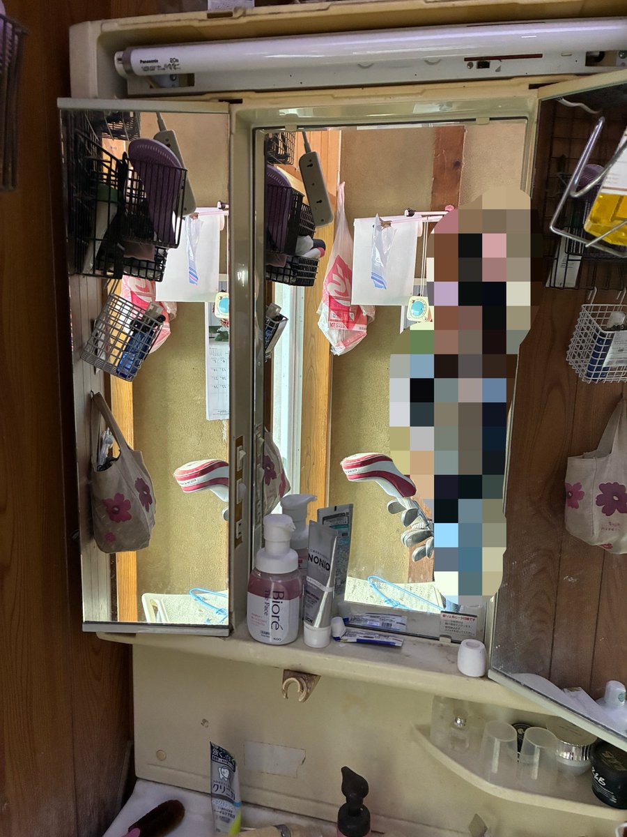 LEON06201225's tweet photo. 前の洗面所はやばい？😂
やりすぎた？笑

#洗面化粧台 
#リフォーム https://t.co/3cQHyq9cxM