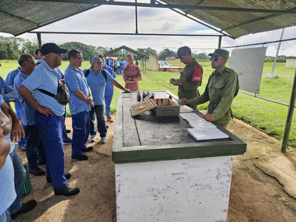 MaydelinRa's tweet photo. Presente #Etecsa_Mayabeque en el Día de la Defensa.
#EtecsaConCuba 
#Mayabeque https://t.co/w3vMuLhGqJ