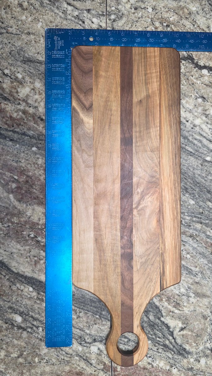 GDWorkbench's tweet photo. A long hardwood serving board with a shaped handle and hanging hole, finished to bring out the natural grain. Project GD-P-162: https://t.co/xtTDwAppch #GDWorkbench #Woodworking https://t.co/3fuipwbpmm