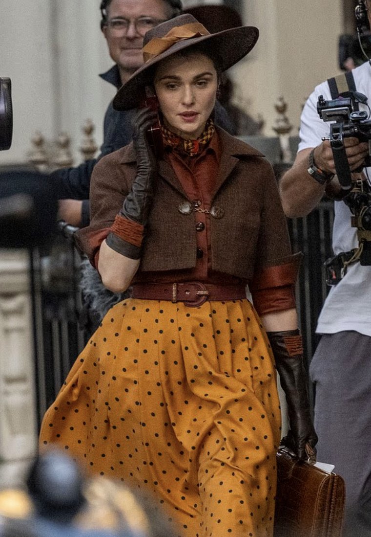 kiana_weisz's tweet photo. FIRST LOOK AT RACHEL WEISZ FILMING FOR THE MUMMY 4! https://t.co/mB1MqvgiJk