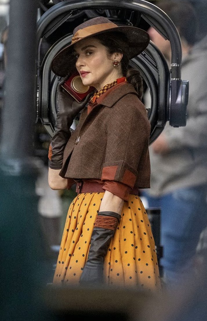 kiana_weisz's tweet photo. FIRST LOOK AT RACHEL WEISZ FILMING FOR THE MUMMY 4! https://t.co/mB1MqvgiJk