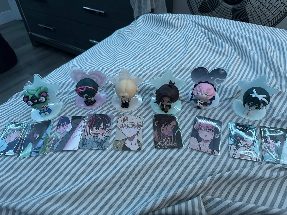 DAMONMAlTSU's tweet photo. @tasaffftta I got my boyfriend an entire box of the freedom series figures and his mizi couldn’t stand up either, her head was too fat https://t.co/2NrtTDk74M