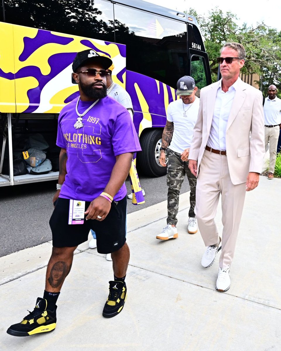 LSUfootball's tweet photo. CLYDE 

@Clydro_22 https://t.co/m4bzvEbsy5