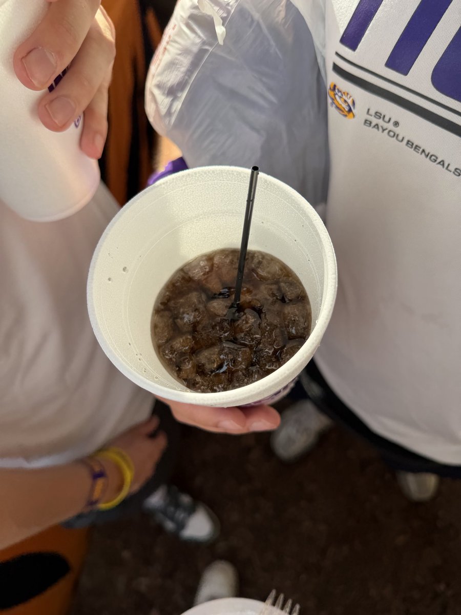 FreddyLA7's tweet photo. Tailgating might be our new favorite thing to do. And whatever this food is, they have it at pretty much every tailgate here and it’s amazing! https://t.co/NCtFwqp95n