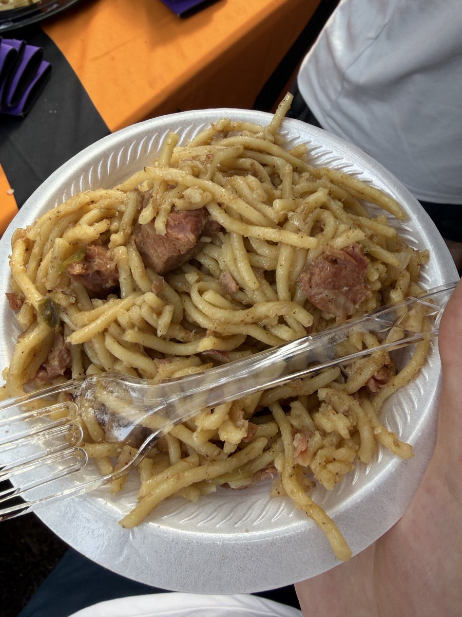 FreddyLA7's tweet photo. Tailgating might be our new favorite thing to do. And whatever this food is, they have it at pretty much every tailgate here and it’s amazing! https://t.co/NCtFwqp95n