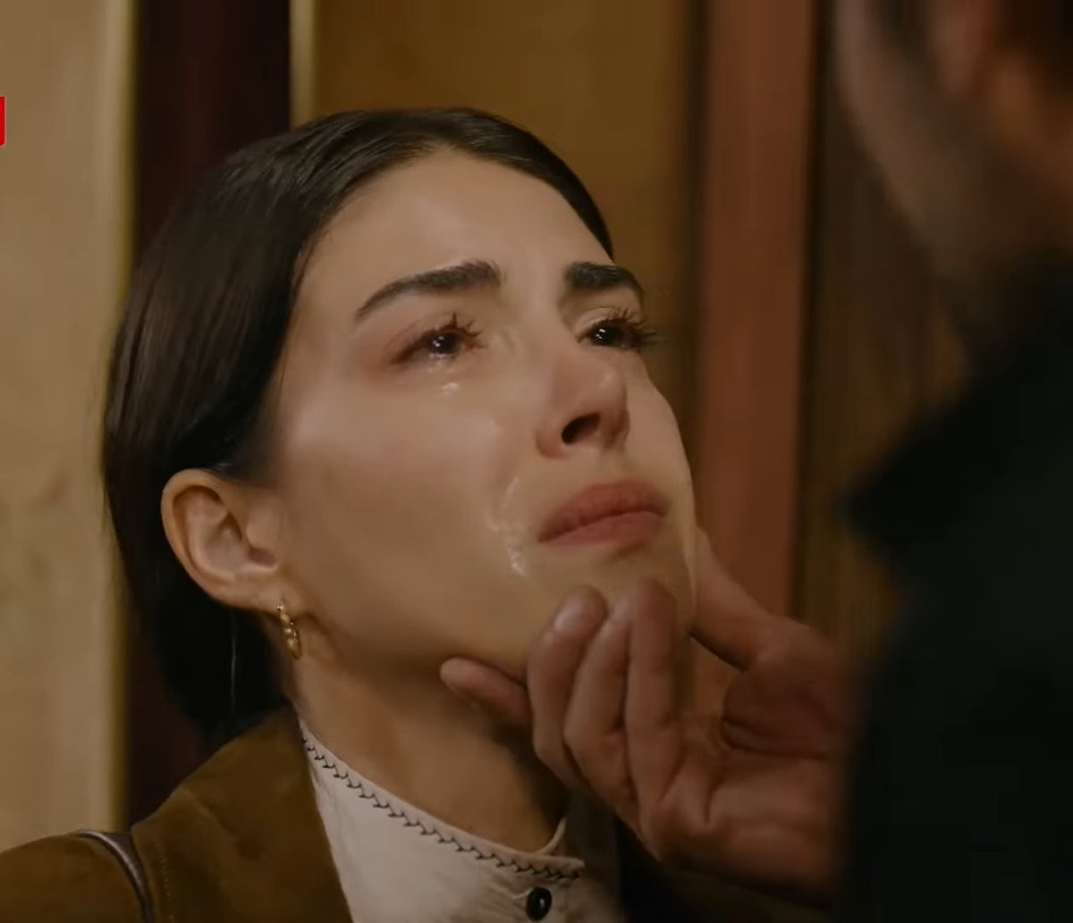 ettimoni's tweet photo. just şanslı kesimin okuyacağı bir bölüm var şu tutuşu iyi kazıyın aklınıza betimlerken wtf oldum error verdim yazmayı unuttum (abartı tozu https://t.co/XtLhSwxkF0