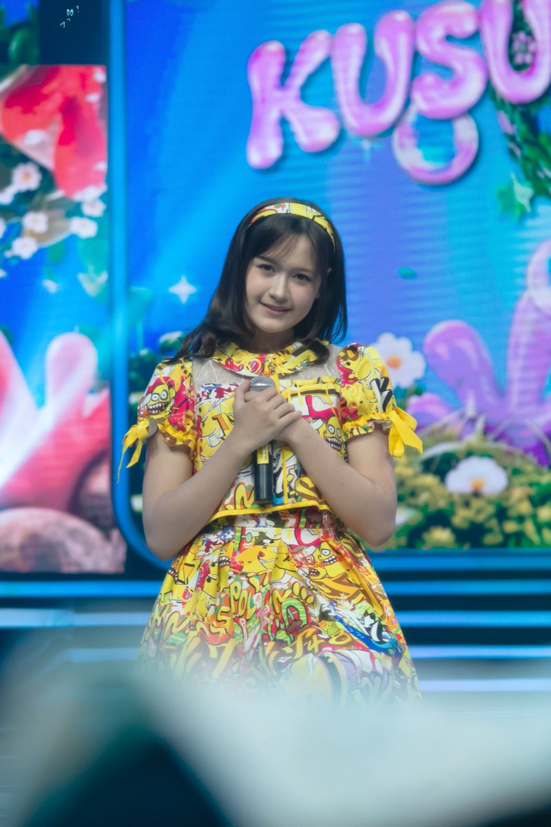 iteloppu's tweet photo. just a little smile and suddenly my day feels complete 💛 https://t.co/aHLXKu1eO8