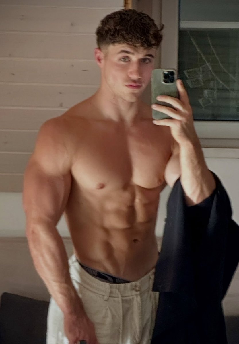 AlphaRafae's tweet photo. Perfection isn’t free. If you’re lucky enough to look, you’re lucky enough to pay. 💸👑
 #AlphaMale #GodBody #DomEnergy #ObeyYourMaster
#WorshipMe #PayPig $erv https://t.co/FiEpQcX8T8